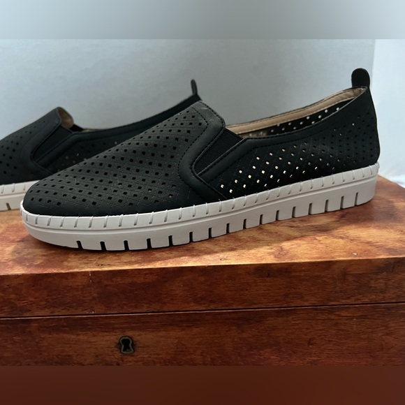 NWOT • Easy Street’s Comfort Wave Slip-On - Picture 10 of 15